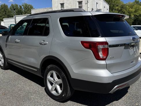 Used 2017 Ford Explorer XLT w/ Equipment Group 201A AWD/4WD image 9