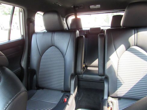Used 2024 Toyota Highlander XSE FWD image 8