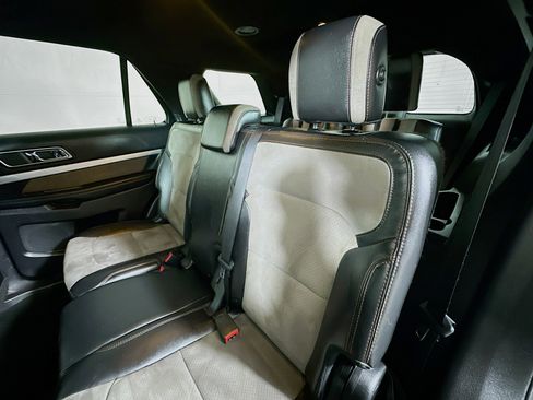 Used 2017 Ford Explorer XLT w/ Equipment Group 202A image 22