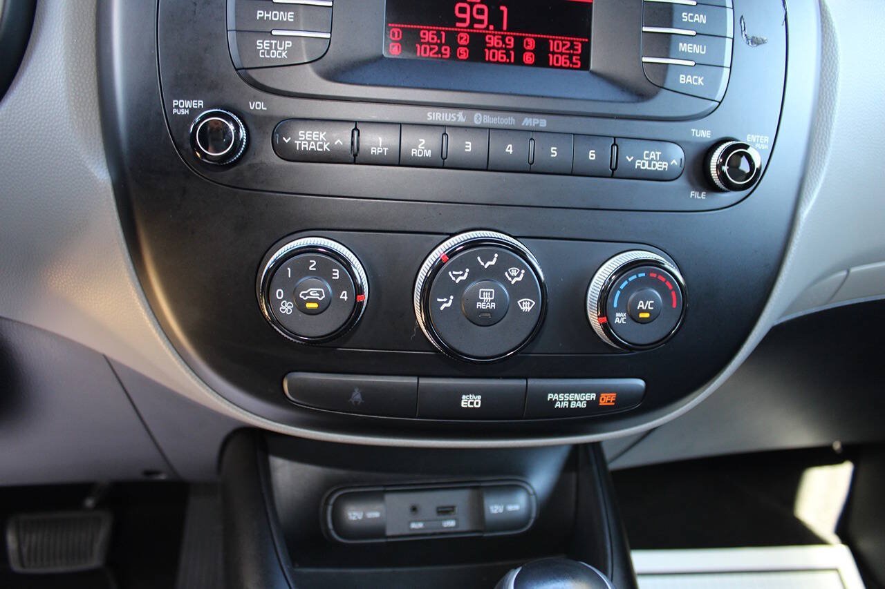 Used 2014 Kia Soul FWD image 26