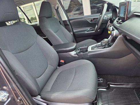 Used 2021 Toyota RAV4 LE AWD/4WD image 19