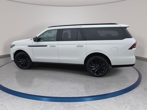 New 2026 Lincoln Navigator L Reserve w/ Jet Appearance Package AWD/4WD image 8