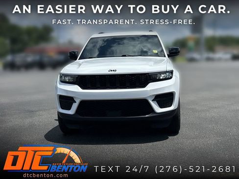 Used 2025 Jeep Grand Cherokee Altitude AWD/4WD image 8