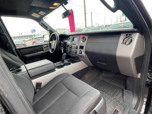 Used 2017 Ford Expedition EL XLT image 27