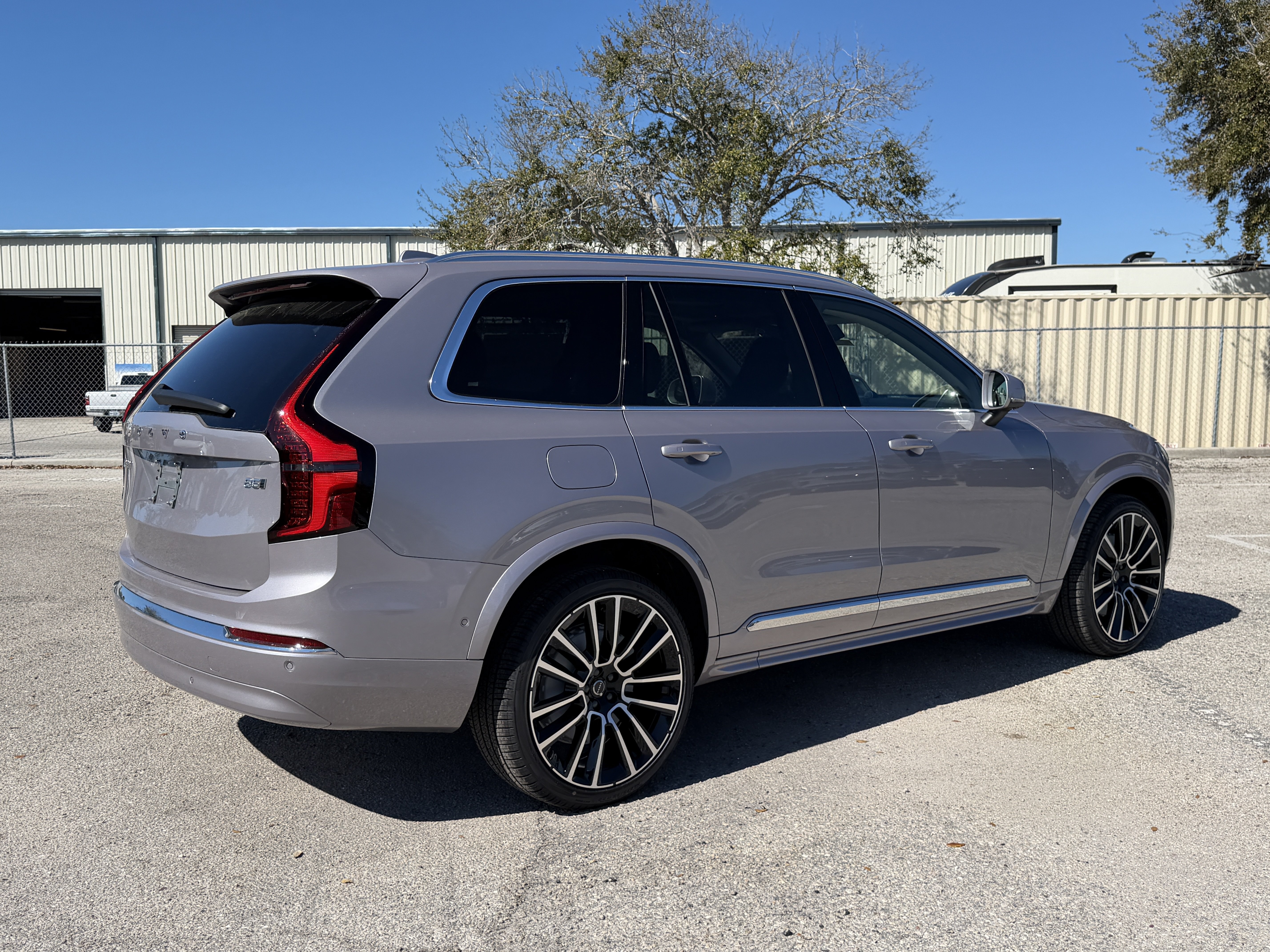 New 2026 Volvo XC90 B5 Ultra w/ Protection Package AWD/4WD image 3