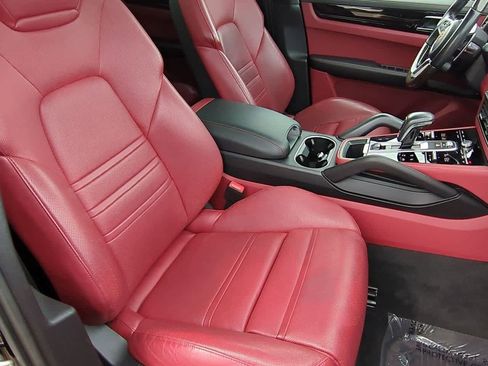 Used 2022 Porsche Cayenne S image 21