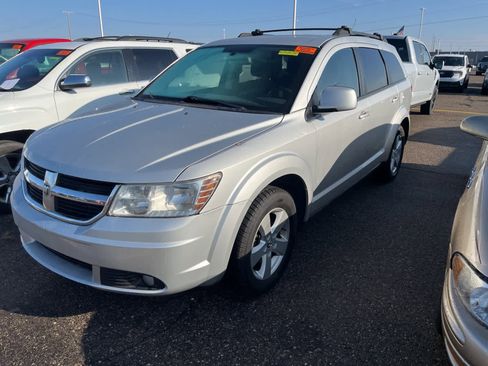 Used 2010 Dodge Journey SXT w/ Premium Convenience Group image 2