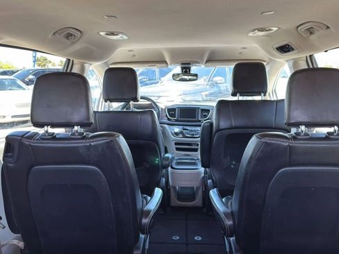 Used 2020 Chrysler Voyager Lxi image 11