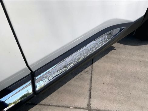Used 2024 Nissan Pathfinder Platinum AWD/4WD image 15