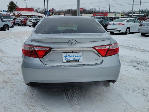Used 2015 Toyota Camry SE image 4