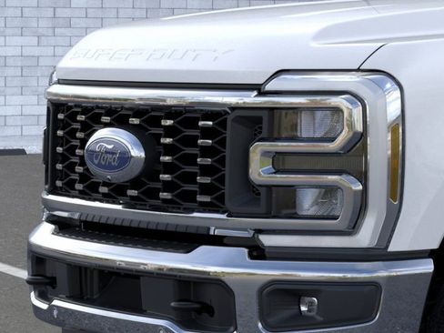 New 2026 Ford F350 4x4 Crew Cab DRW Super Duty image 17