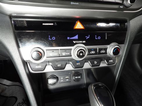 Used 2020 Hyundai Elantra SE w/ Cargo Package (C1) FWD image 13