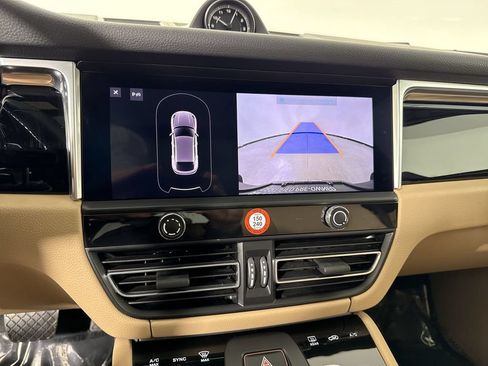 Certified 2023 Porsche Macan w/ Premium Package Plus AWD/4WD image 30