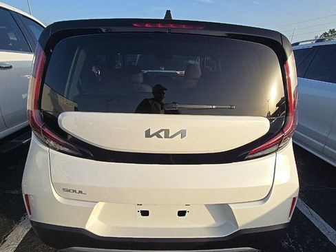 Used 2025 Kia Soul LX w/ LX Technology Package FWD image 6