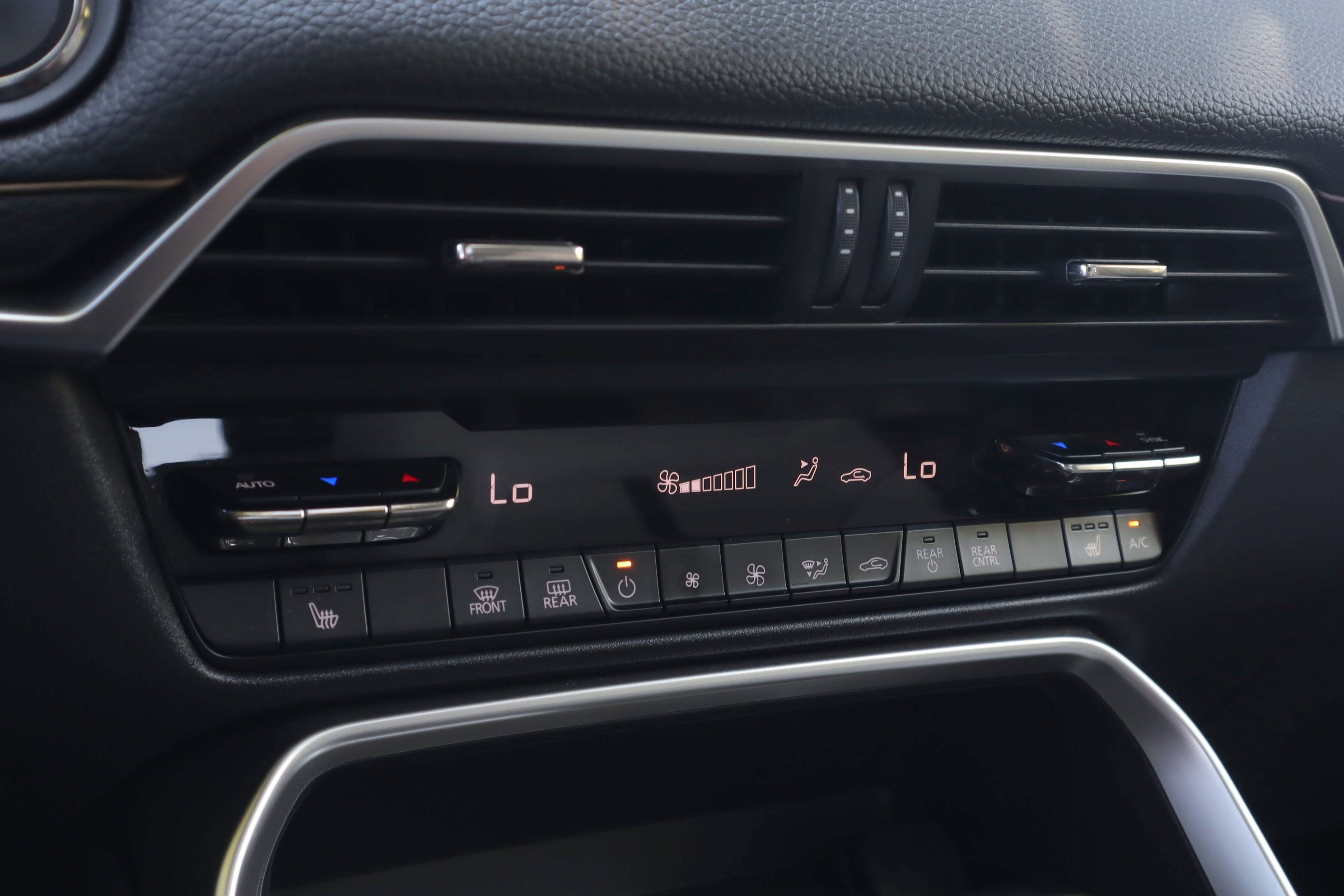 Certified 2025 MAZDA CX-70 Plug-In Hybrid w/ Premium Pkg AWD/4WD image 16
