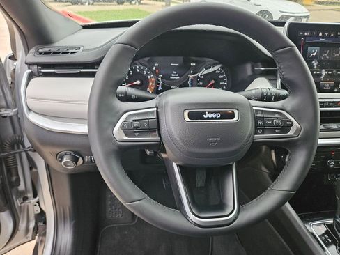 Used 2025 Jeep Compass Limited AWD/4WD image 18