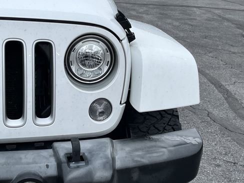 Used 2017 Jeep Wrangler Unlimited Sahara w/ Dual Top Group AWD/4WD image 6
