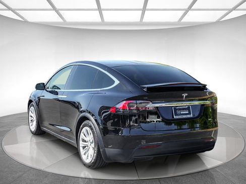 Used 2018 Tesla Model X 75D AWD/4WD image 2