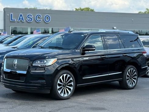 Used 2022 Lincoln Navigator Reserve image 1