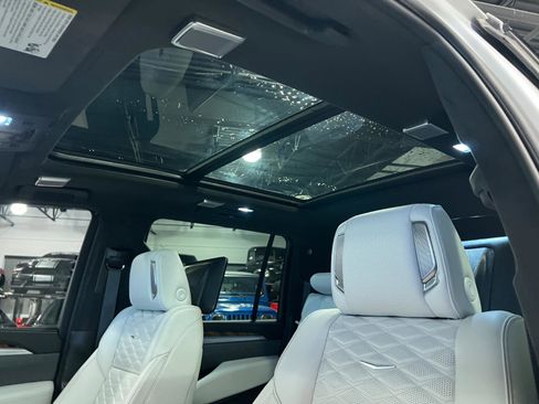 Used 2025 Cadillac Escalade ESV Sport Platinum AWD/4WD image 26