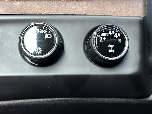 Used 2019 Cadillac Escalade ESV Luxury AWD/4WD image 27