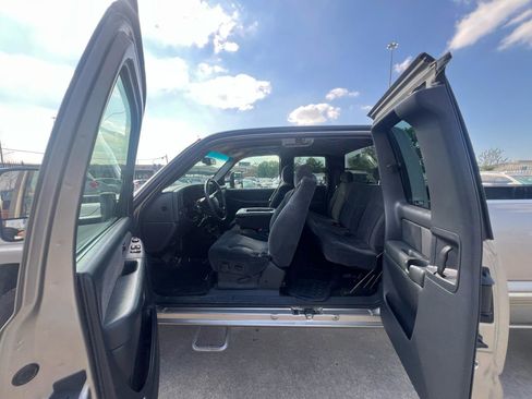 Used 2002 Chevrolet Silverado 2500 LS w/ Off-Road Skid Plate Pkg AWD/4WD image 29