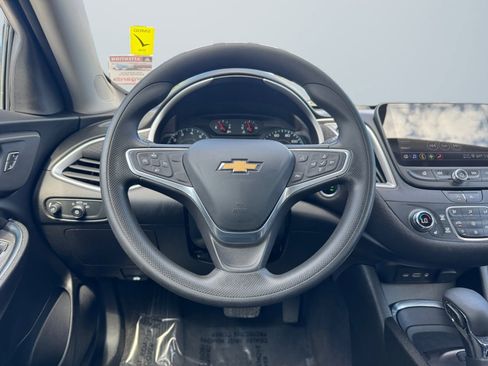 Used 2022 Chevrolet Malibu LT FWD image 11