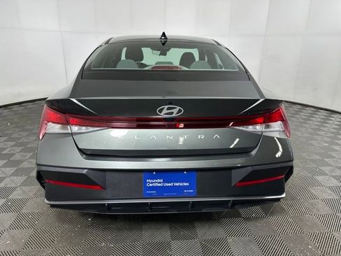 Certified 2025 Hyundai Elantra SE w/ Cargo Package image 4