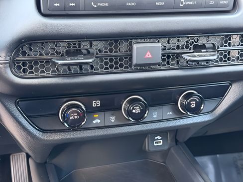 Used 2025 Honda HR-V LX image 17