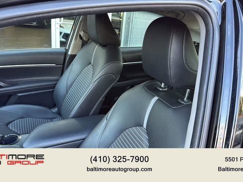 Used 2018 Toyota Camry SE image 10