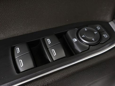 Used 2023 Chevrolet Silverado 1500 LT AWD/4WD image 38
