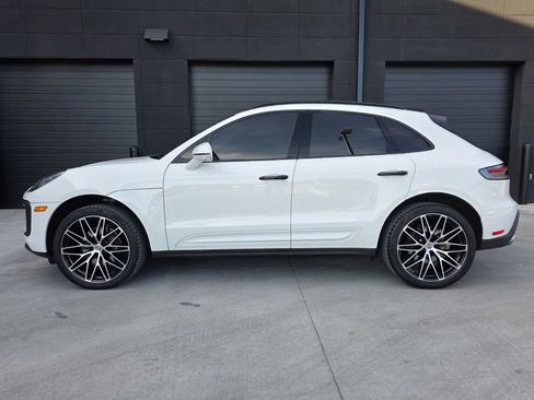 Used 2023 Porsche Macan Turbo image 2