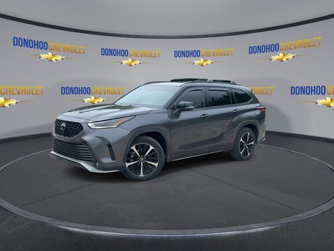Used 2022 Toyota Highlander XSE FWD image 7