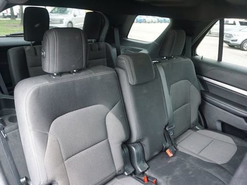 Used 2018 Ford Explorer XLT w/ Equipment Group 201A FWD image 22