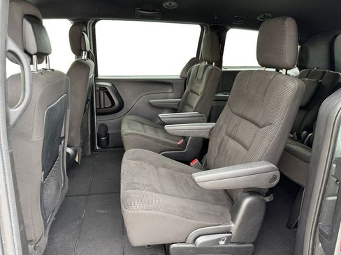 Used 2020 Dodge Grand Caravan SE FWD image 19