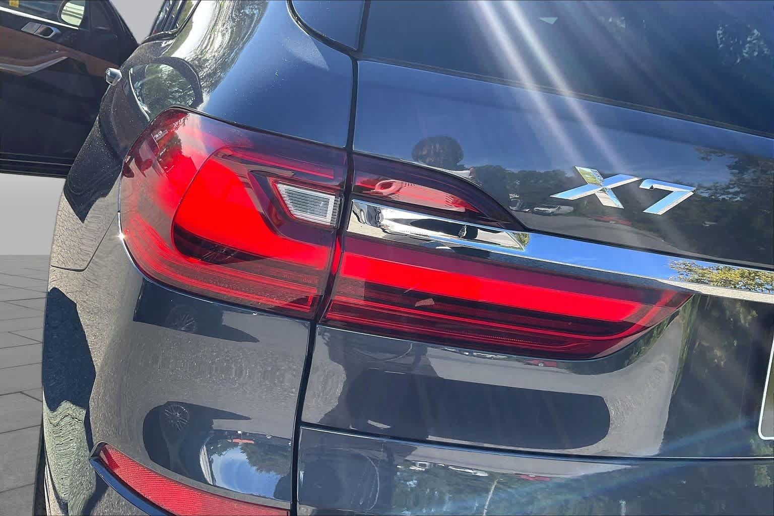 Used 2021 BMW X7 xDrive40i w/ M Sport Package AWD/4WD image 30