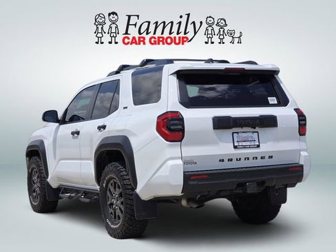 Used 2025 Toyota 4Runner SR5 AWD/4WD image 3