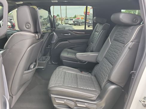 Certified 2024 Cadillac Escalade ESV Sport Platinum w/ LPO, ONYX Package AWD/4WD image 15