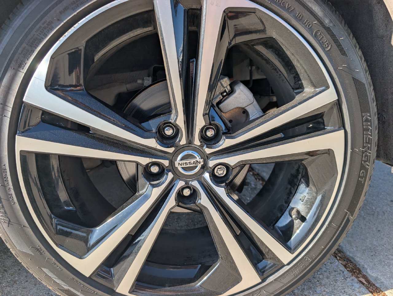 Used 2022 Nissan Sentra SR w/ SR Premium Package FWD image 8