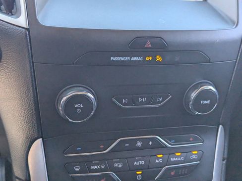 Used 2020 Ford Edge SEL image 17
