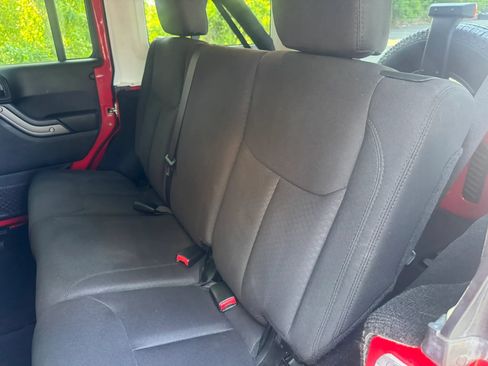 Used 2014 Jeep Wrangler Unlimited Sport w/ Quick Order Package 24S AWD/4WD image 18