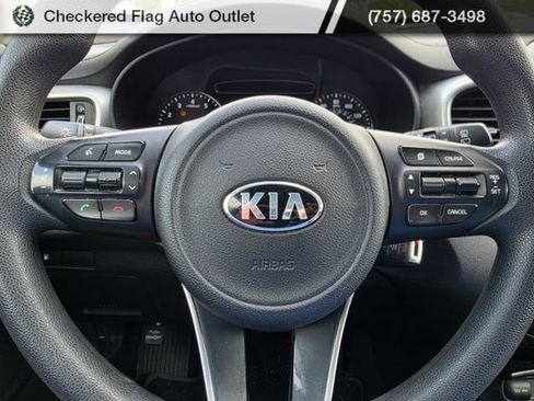 Used 2017 Kia Sorento FWD image 12
