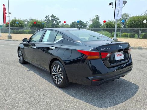 Used 2025 Nissan Altima 2.5 SV FWD image 7