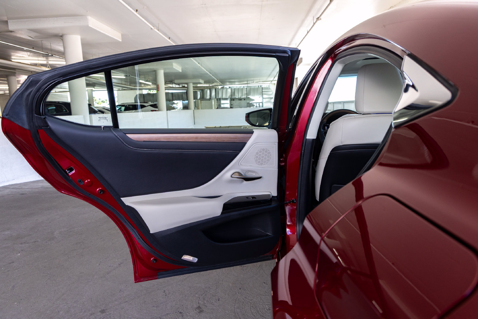 Used 2024 Lexus ES 300h w/ Technology Package FWD image 20