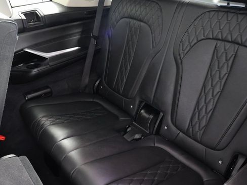 Used 2023 BMW X7 xDrive40i AWD/4WD image 12