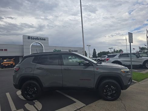 Used 2023 Jeep Compass Trailhawk w/ Trailhawk Elite Group image 3
