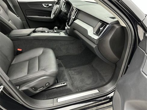 Certified 2025 Volvo XC60 B5 Plus image 25