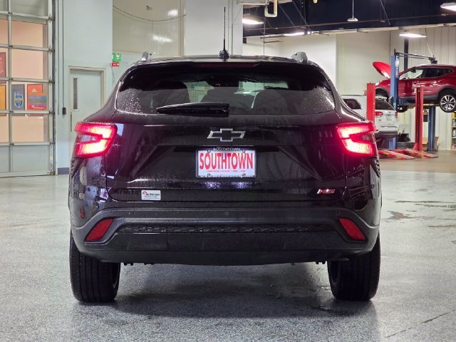 Used 2024 Chevrolet Trax RS w/ Sunroof Package FWD image 7