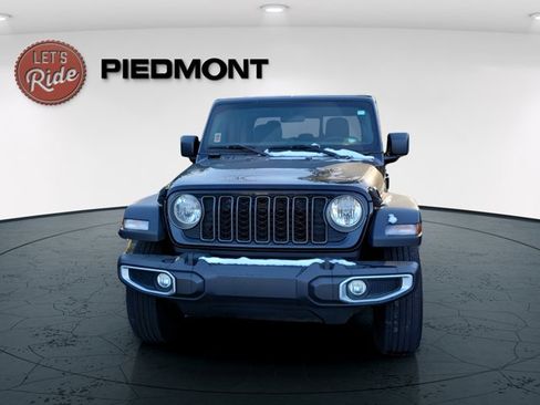 Certified 2024 Jeep Gladiator Sport image 4