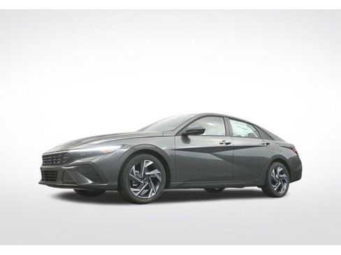 Used 2025 Hyundai Elantra Sport image 30